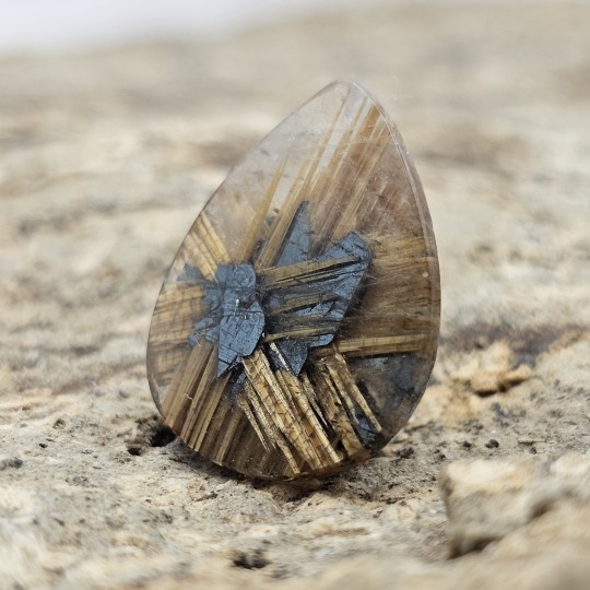 Stone Quartz with Star of Rutile and Nucleus of Ematite