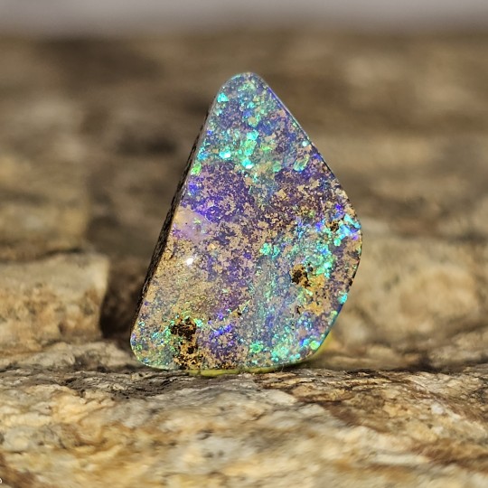 Opal Stein Boulder Australian Schneiden Fantasia