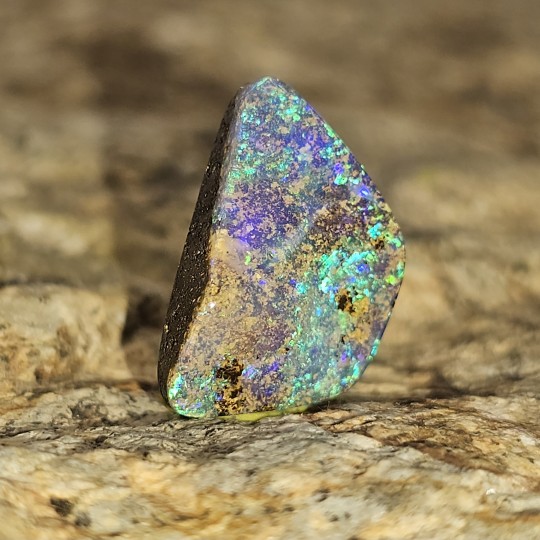 Opal Stein Boulder Australian Schneiden Fantasia