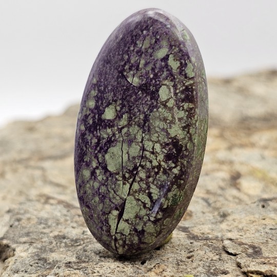 Stone of Purpurite in Serpentino