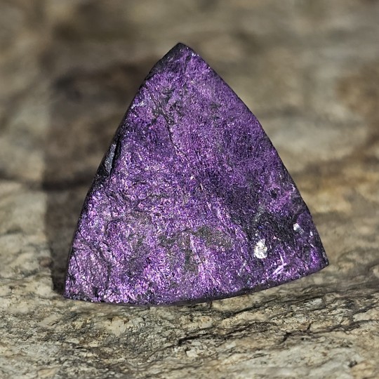 Piedra Purpurita Semigrezza Triangola