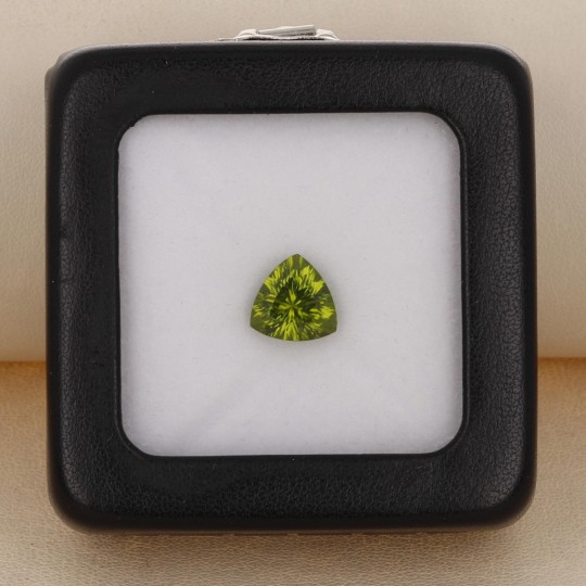 Piedra de Peridot Cut Trilliant