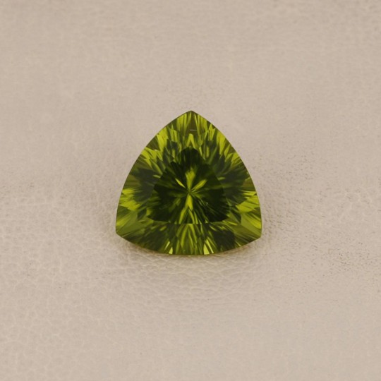 Piedra de Peridot Cut Trilliant