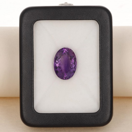 Stein Amethyst Oval gesichtet