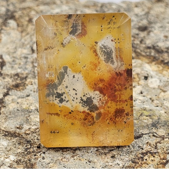 Piedra rectangular cuarzo hematoide