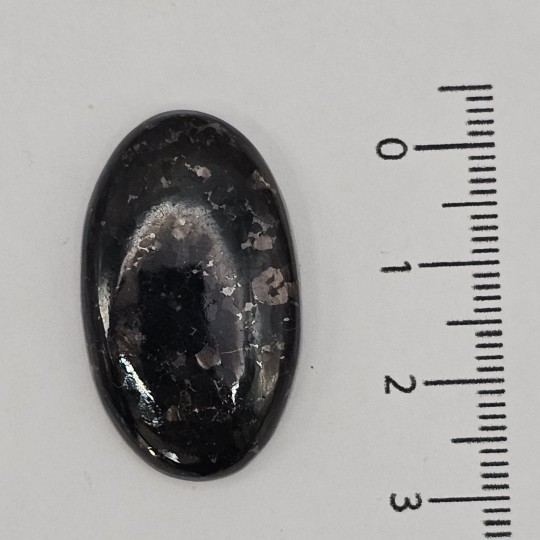 Piedra de Nuummite Cabochon Oval