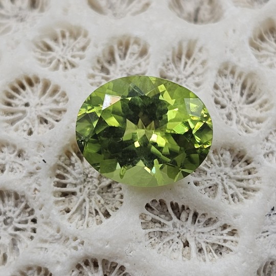 Pietra di Peridoto Ovale Sfaccettato