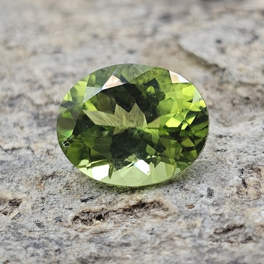 Pietra di Peridoto Ovale Sfaccettato