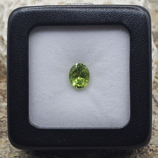 Pietra di Peridoto Ovale Sfaccettato