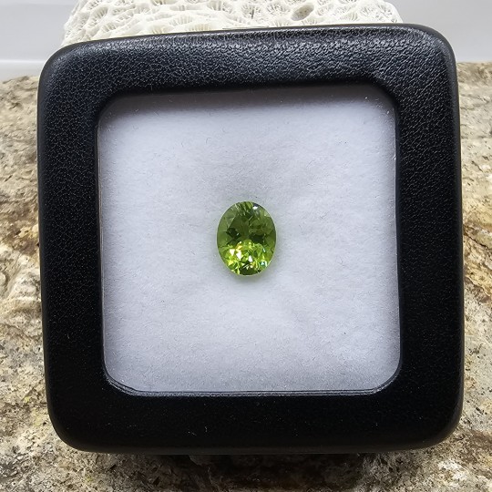 Pietra di Peridoto Ovale Sfaccettato