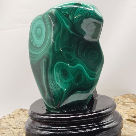 Semigrezzo di Malachite Naturale Con Base in Legno