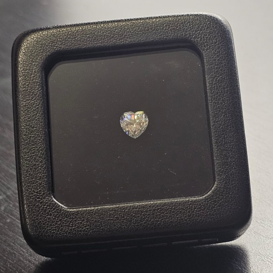 Stone Moissanite Synthetic to Heart