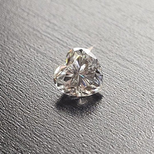 Stone Moissanite Synthetic to Heart