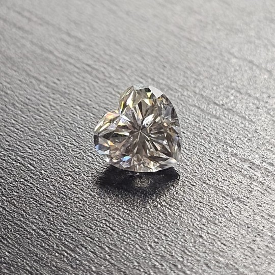 Stone Moissanite Synthetic to Heart