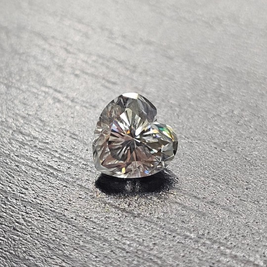 Stone Moissanite Synthetic to Heart