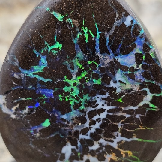 Stein Opale Boulder Cabochon in Goccia