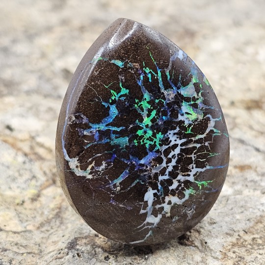 Stein Opale Boulder Cabochon in Goccia