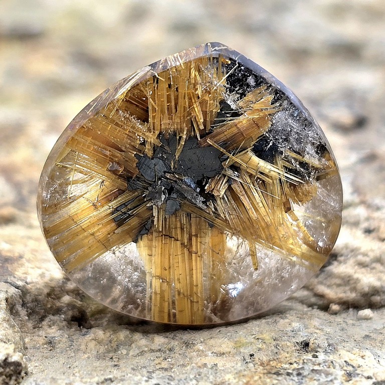 pietra naturale di quarzo rutilato taglio a goccia